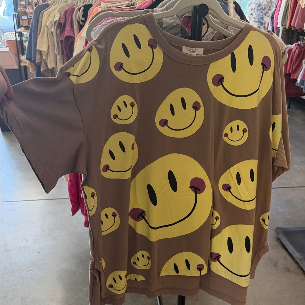 Brown Smiley Face Women's Short Sleeve Tee